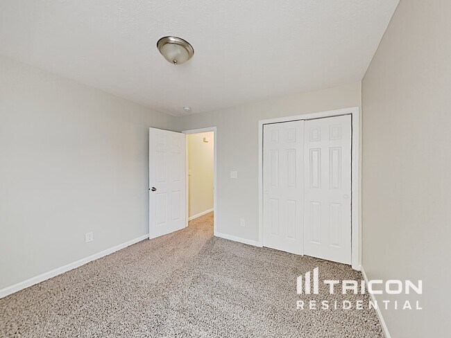 Building Photo - 10759 Mistflower Way