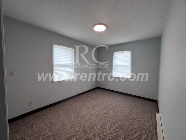 Building Photo - 1002-5 Glendale-