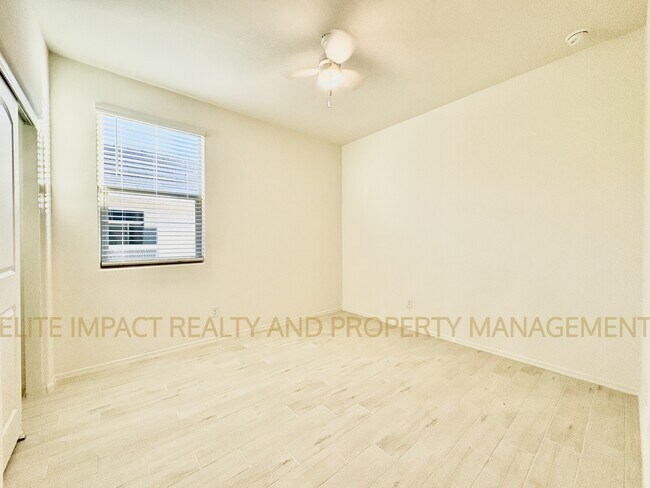 Building Photo - 9365 N Peridot Vis Ave