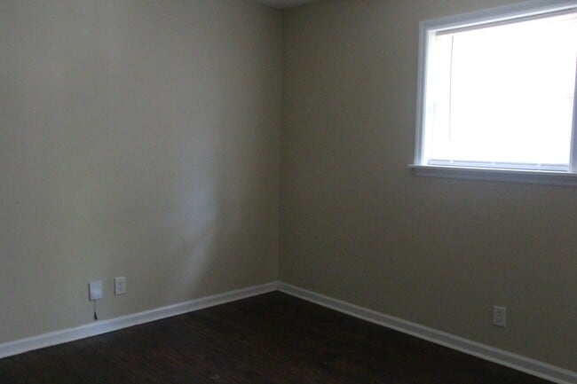 Building Photo - 1403 Greenbrier Ct