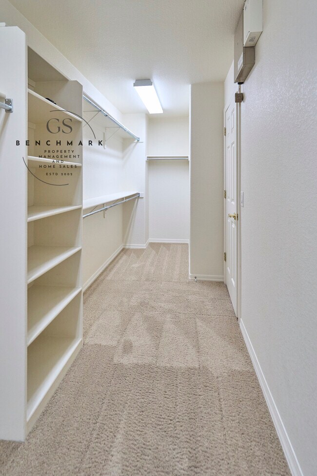 Building Photo - 4211 E Wading Pond Dr