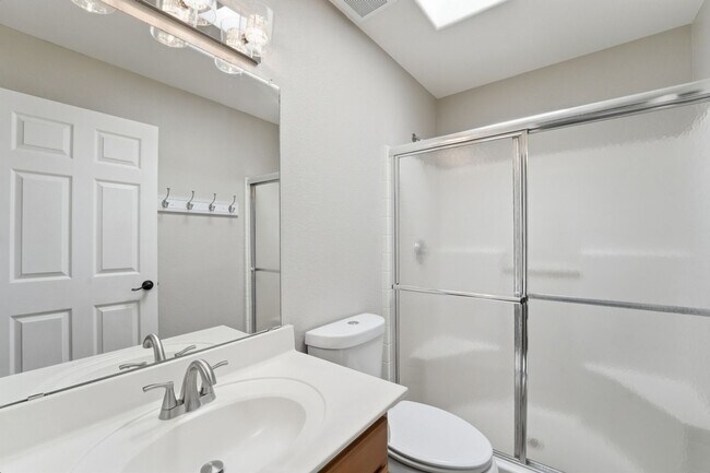 Building Photo - Fully Updated 2 Bed Mesa Condo | Quartz Counters + Pool & Spa