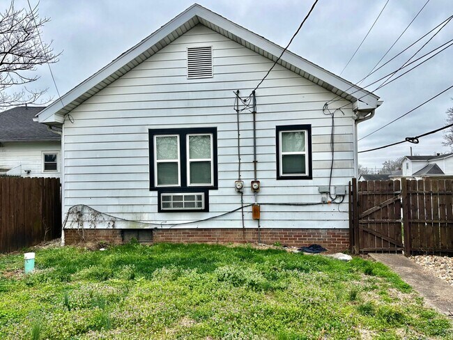 Building Photo - 750 E Delaware St