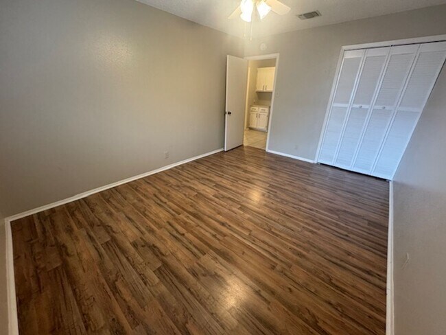 Building Photo - What a Gem! Spacious, Renovated 1-Story Ho...