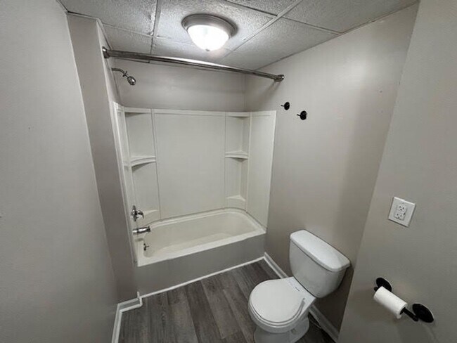 Building Photo - 212 Bosworth St
