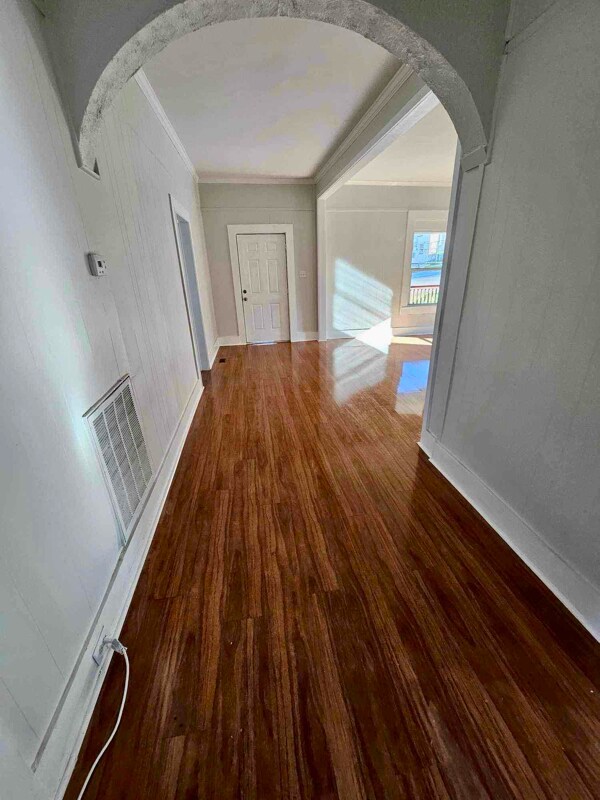 Building Photo - 626 Monroe St