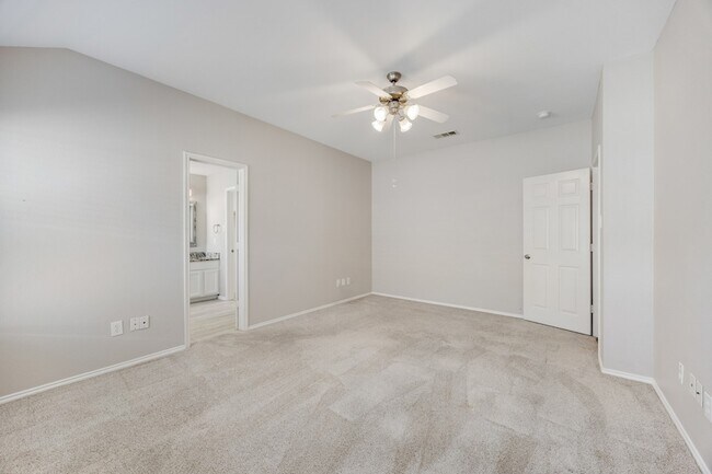 Building Photo - 2271 Fieldcrest Dr