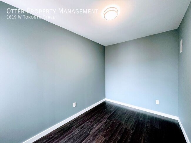 Building Photo - 1619 W Toronto St