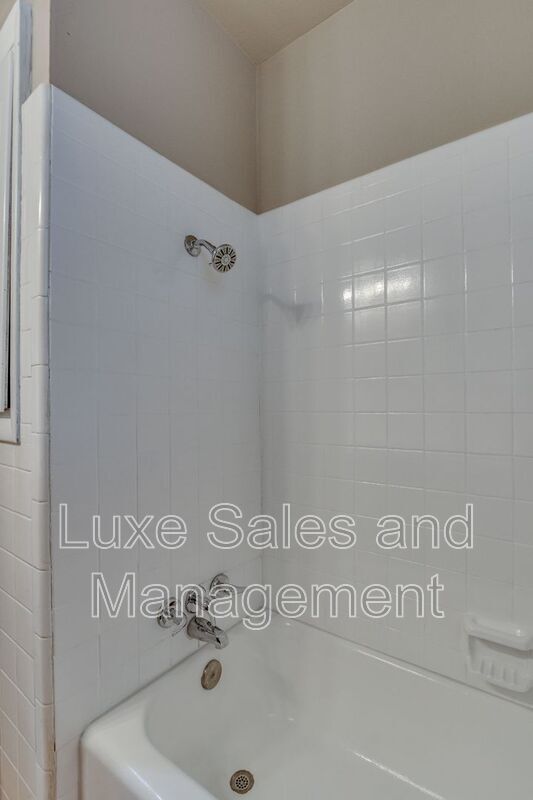 Building Photo - 3005 SW 52nd Pl