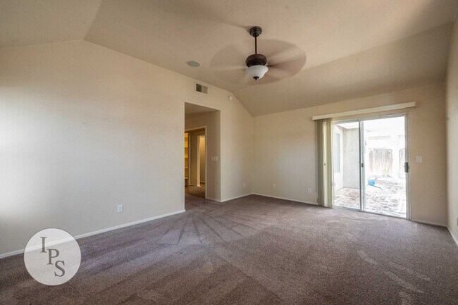 Building Photo - Fresno NorthEast Home, 3BR/2BA, Built 1989 – Across the street from Maple Creek Elementary!