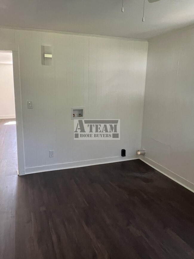 Building Photo - Cozy 2 Bedroom 1 Bath in Malakoff!