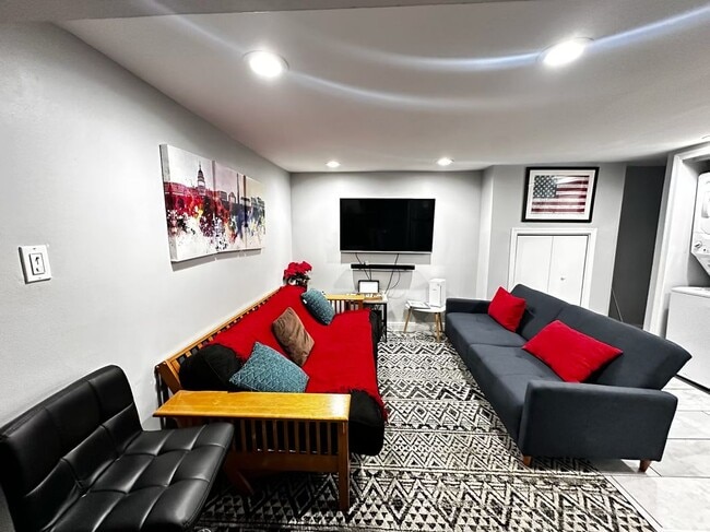 Building Photo - 609 P St NW