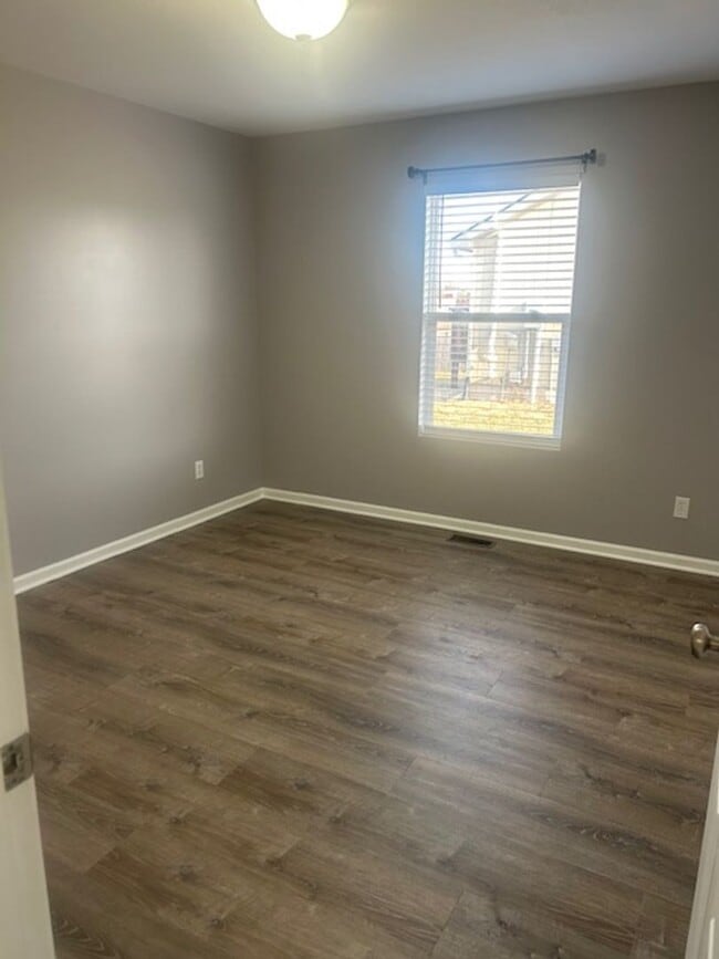 Building Photo - Beautiful 5 Bedroom Home!