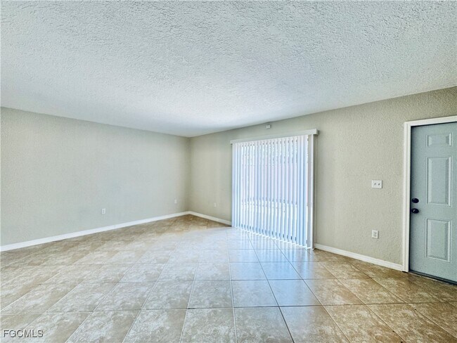 Building Photo - 5205 Cedarbend Dr