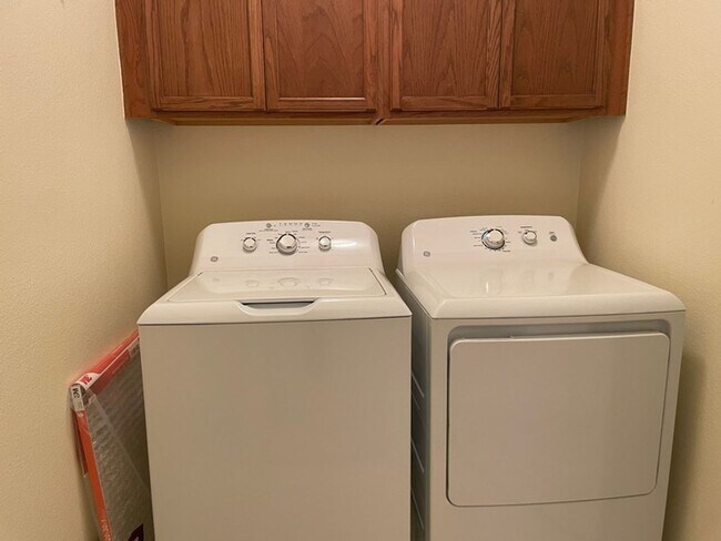 Building Photo - Reno Rental Finders - 1605 Cosenza Dr. Sparks, NV 89434