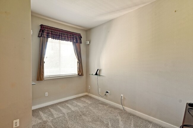 Building Photo - Mukilteo Golf Course View Condo – Modern C...