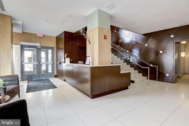 Building Photo - 440 L St NW