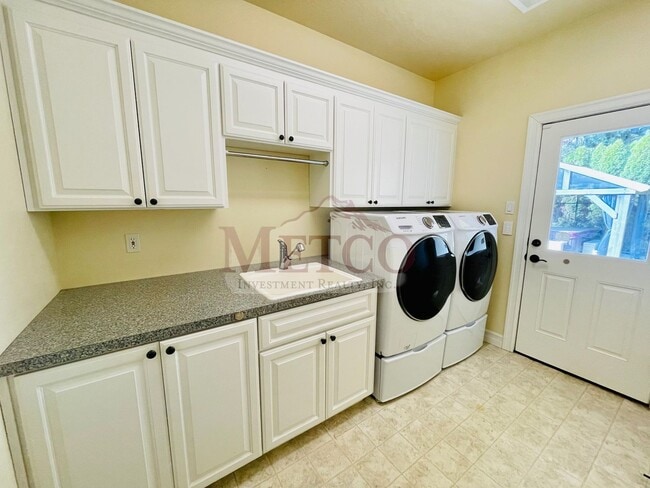 Building Photo - Charming Gilham Area Home Featuring 4 Bedrooms and 2 Baths!