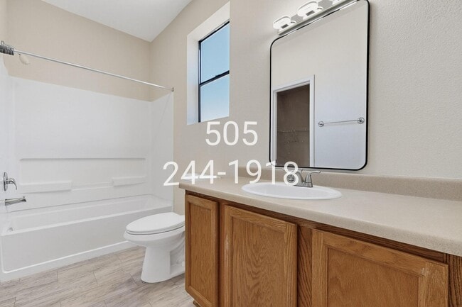 Building Photo - 1121 Meadowlark Way SE