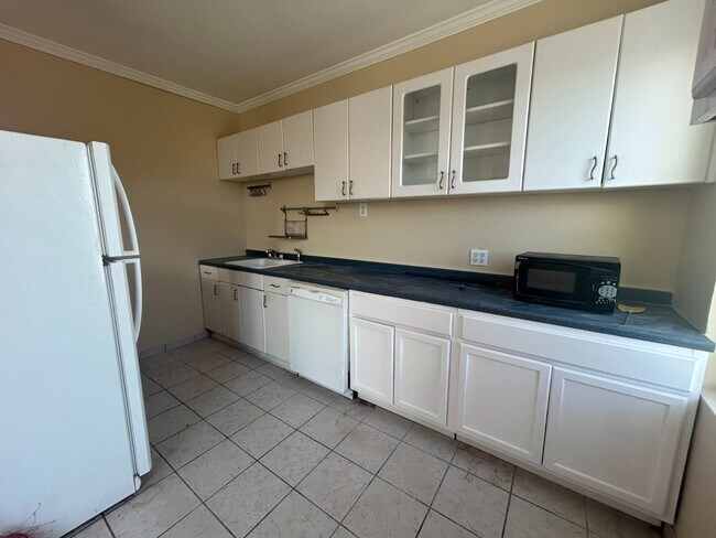 Building Photo - 1466 Commonwealth Ave