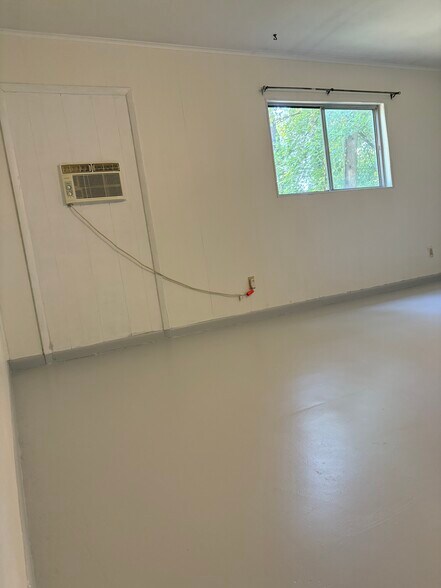 Building Photo - 2305 Bois D Arc St