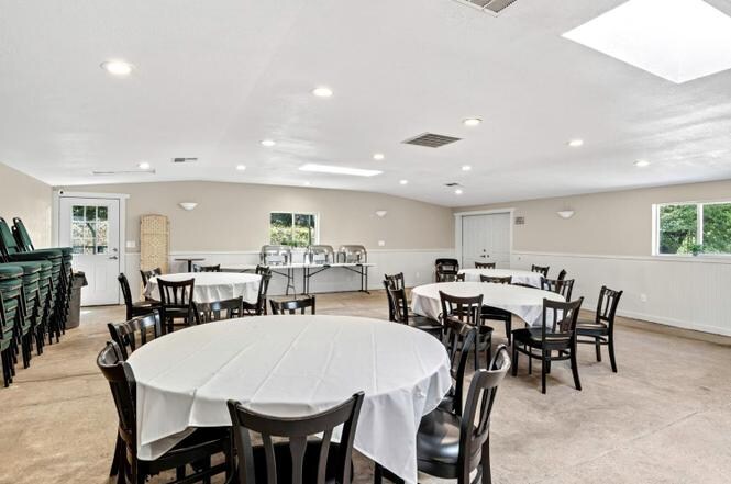 Building Photo - 16451 Golf Rd