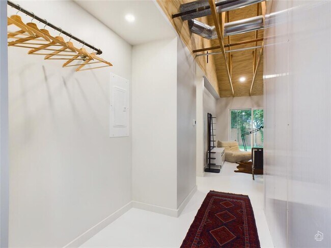 Building Photo - 6007 Leisure Run Rd