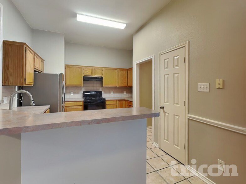 Building Photo - 5933 Sagebrush Trail