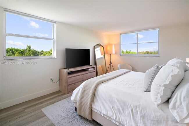 Building Photo - 210 Seaview Dr