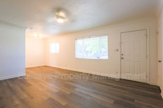 Building Photo - 3137 N 20th Pl