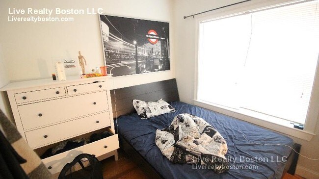 Building Photo - 141 Brighton Ave