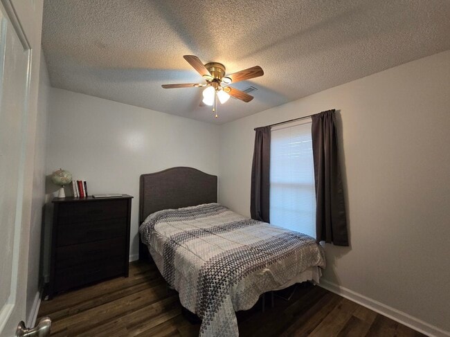 Building Photo - 5945 Lost Creek Dr