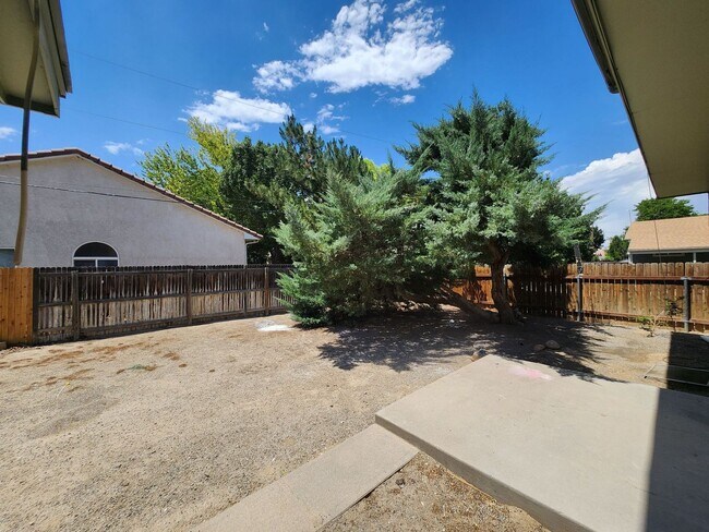 Building Photo - 49 Chestnut Dr