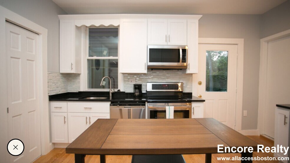 Building Photo - 8 Story St