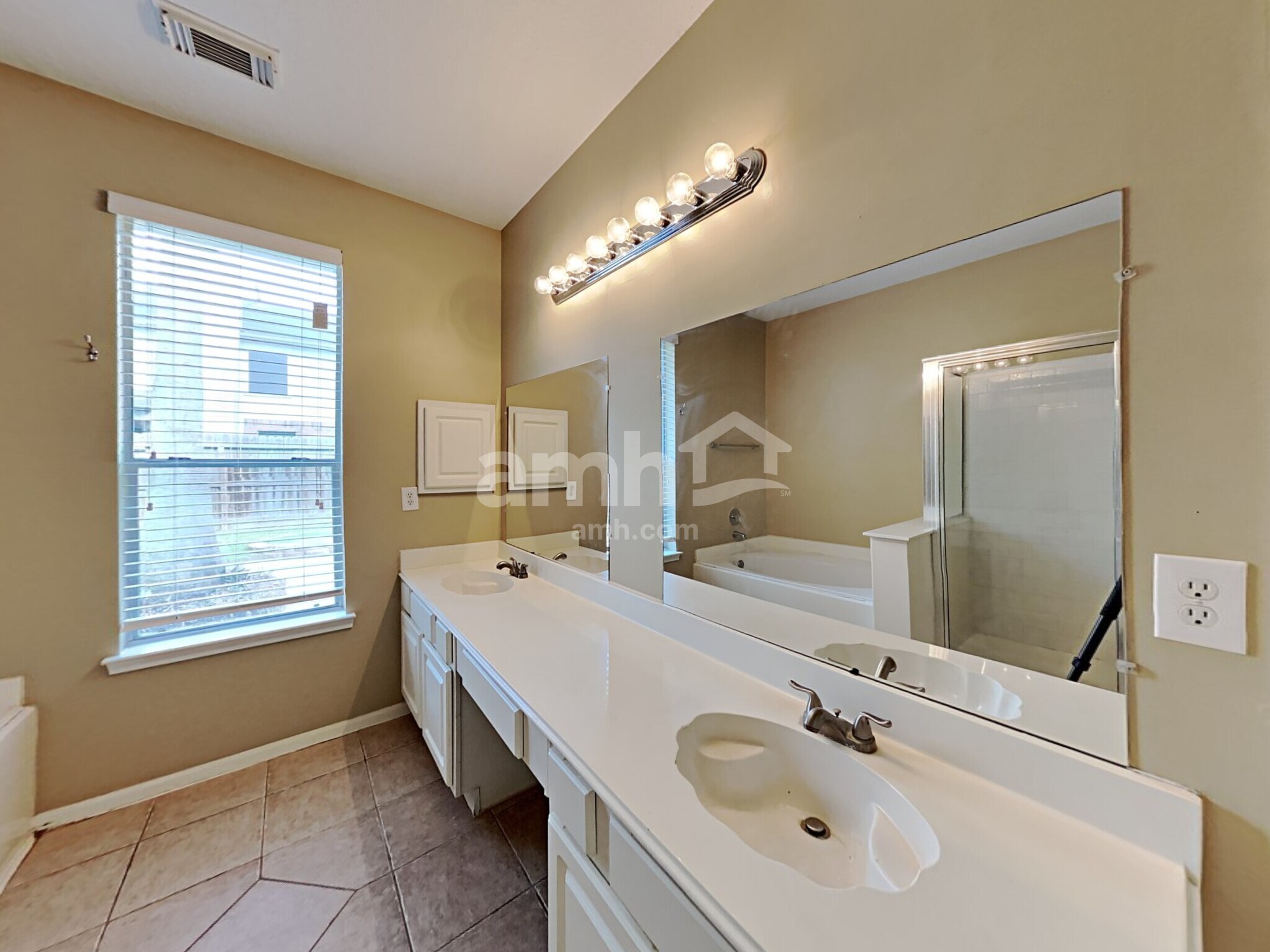 Building Photo - 2903 Linda Dr