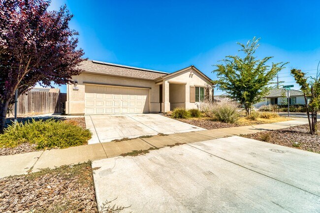 Building Photo - Upgraded Single-Story 3BR/2BA Solar Home o...
