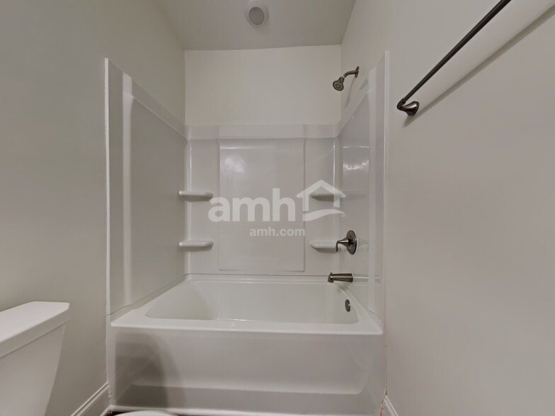 Building Photo - 5275 Hudson Vly Dr