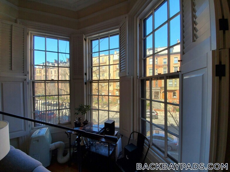 Building Photo - 235 Beacon St