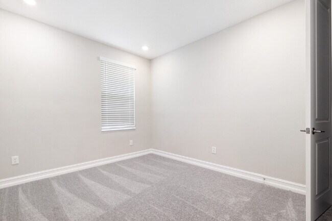 Building Photo - Estancia gated community 4-Bed Oasis with ...