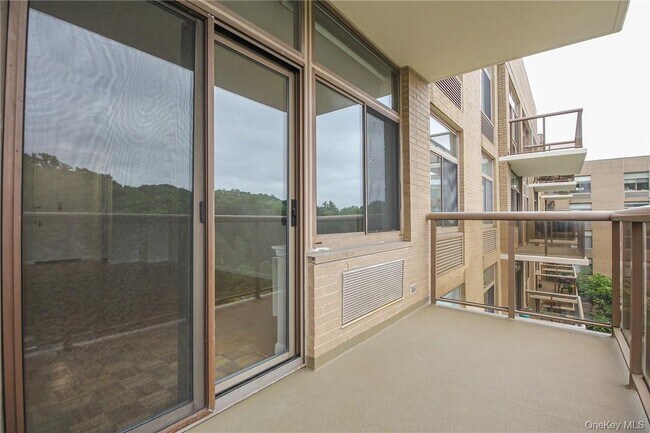 Building Photo - 35 N Chatsworth Ave