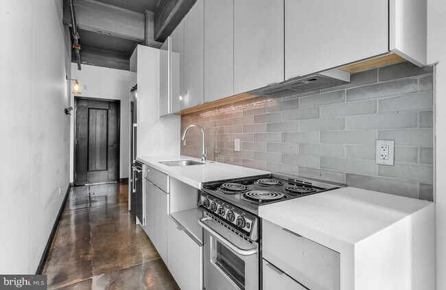 Building Photo - 1701 Tulip St