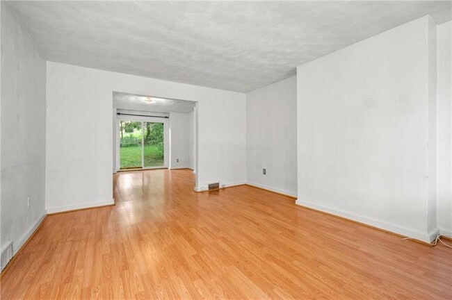 Building Photo - 823 Lilac St
