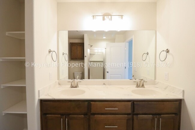 Building Photo - Gorgeous New Construction Home 4 Bed 2 Bath in Broken Arrow!