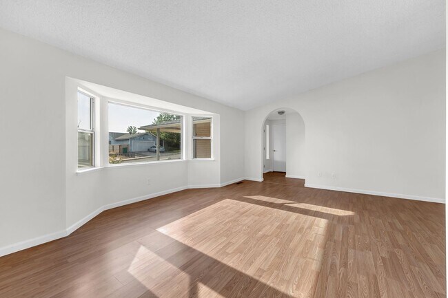 Building Photo - One Level Home in Stead