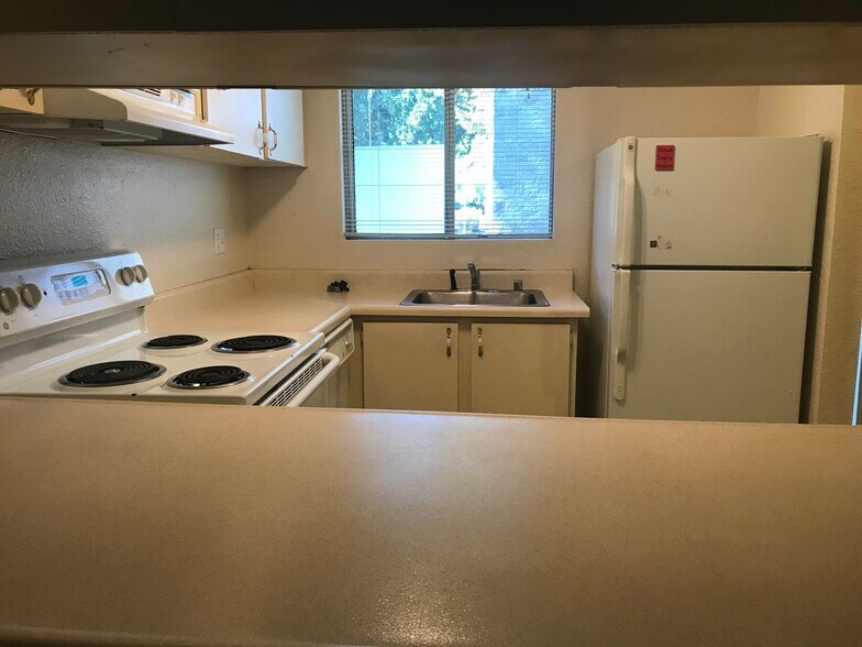 Building Photo - 14547 NE 40th St