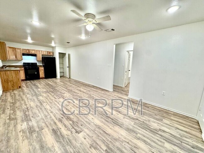 Building Photo - 2117 E Broadway