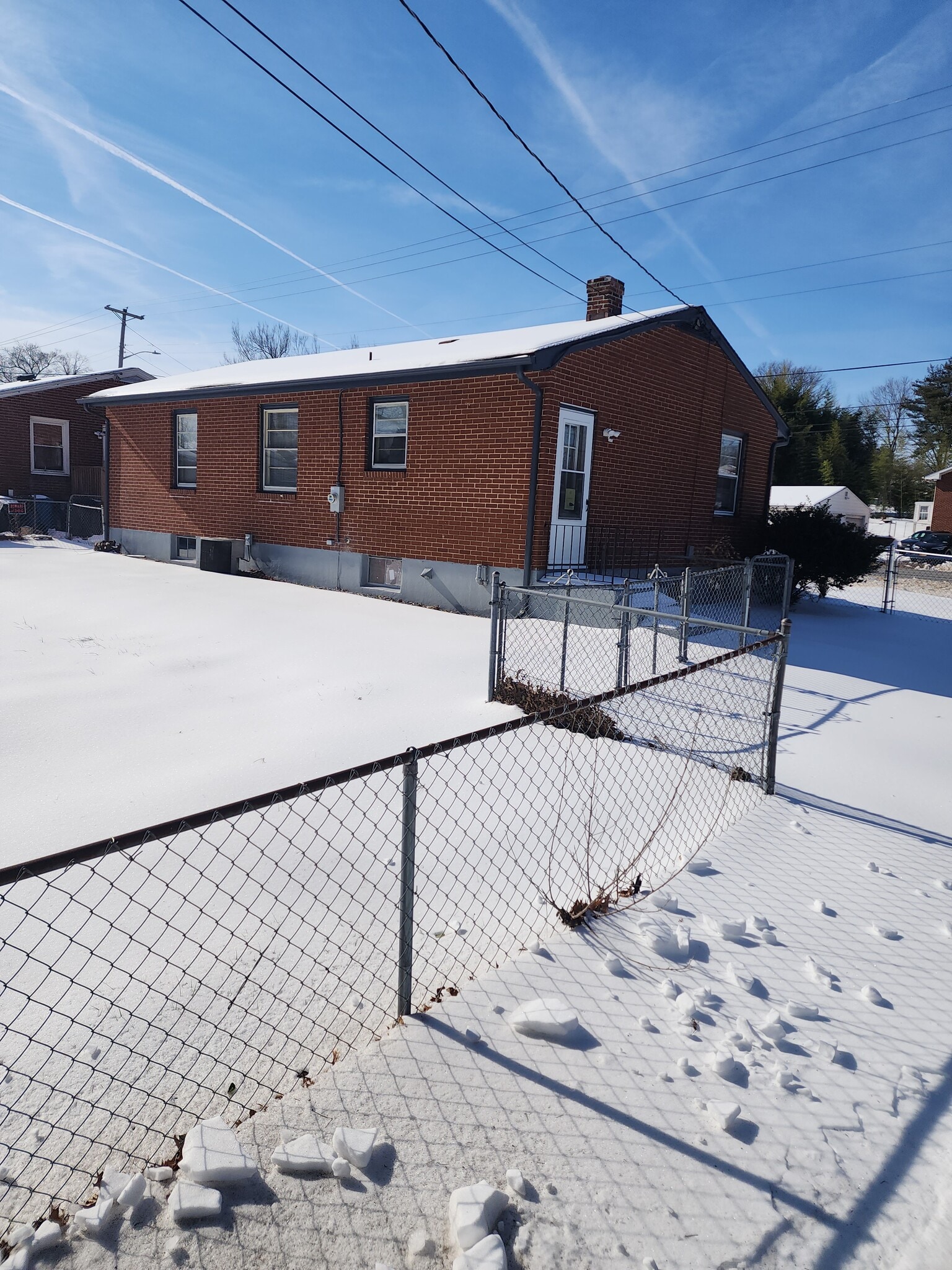 Building Photo - 3843 Plantation Rd NE