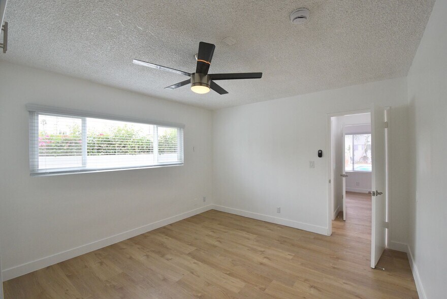 Building Photo - 5230 Vesper Ave