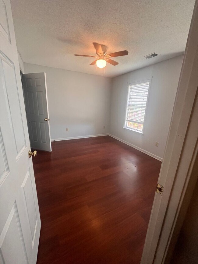 Building Photo - 616 N Ericson Rd