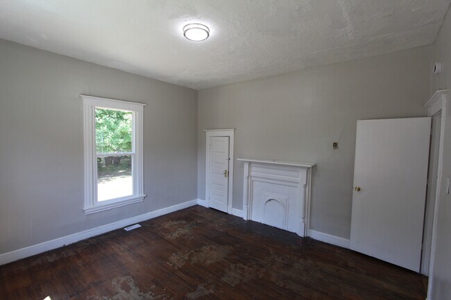 Building Photo - 215 Stewart Ave
